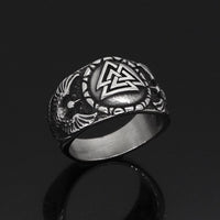 Bague Valknut porté par les corbeaux d'Odin