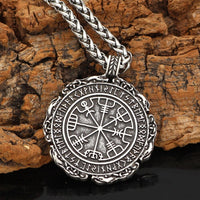 Collier boussole runique Vegvisir