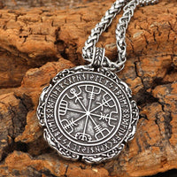 Collier boussole runique Vegvisir