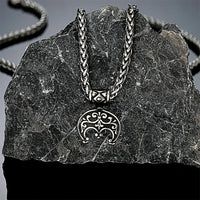 Collier de fleurs d'iris nordiques