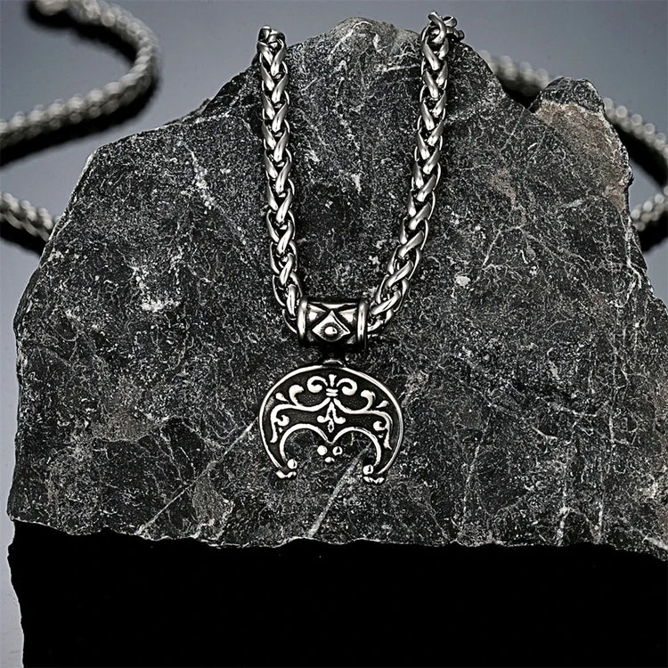 Collier de fleurs d'iris nordiques