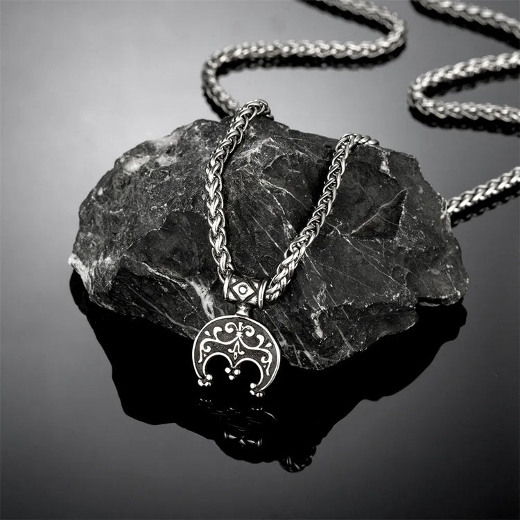 Collier de fleurs d'iris nordiques