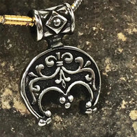Collier de fleurs d'iris nordiques