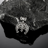 Collier de fleurs d'iris nordiques