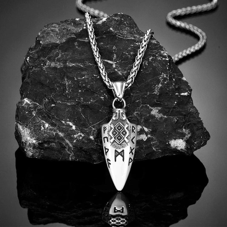 Collier lance runique