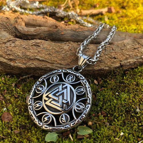 Collier runique Valknut