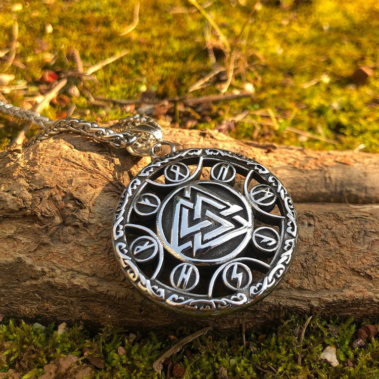 Collier runique Valknut