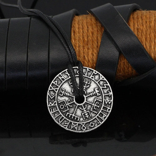 Collier runique Vegvisir