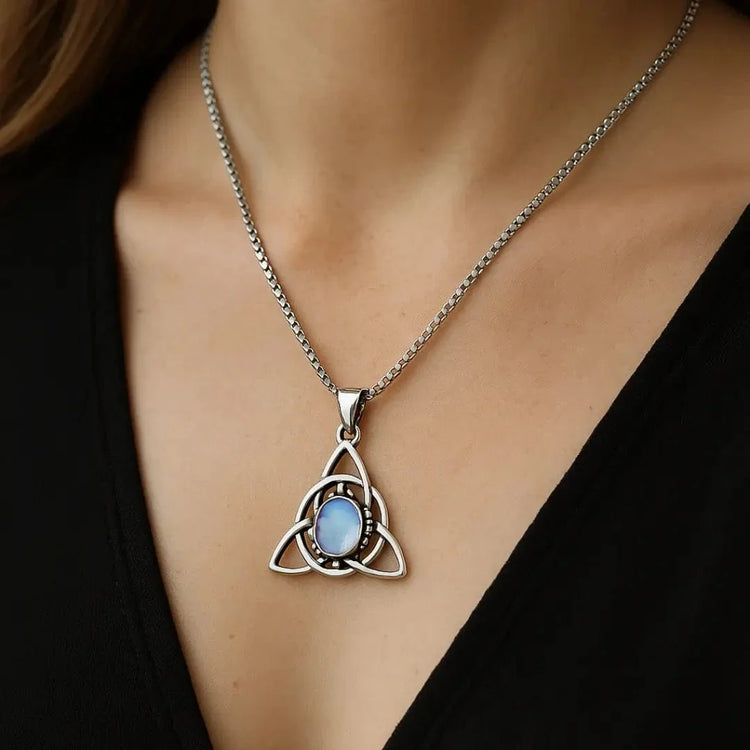 Collier Triquetra \"Talisman de Féminité\" avec pierre de lune