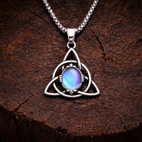 Collier Triquetra \"Talisman de Féminité\" avec pierre de lune