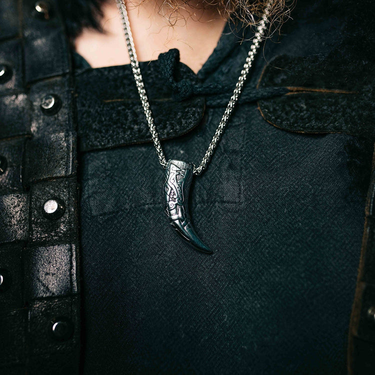 Collier viking dent de Fenrir le loup géant