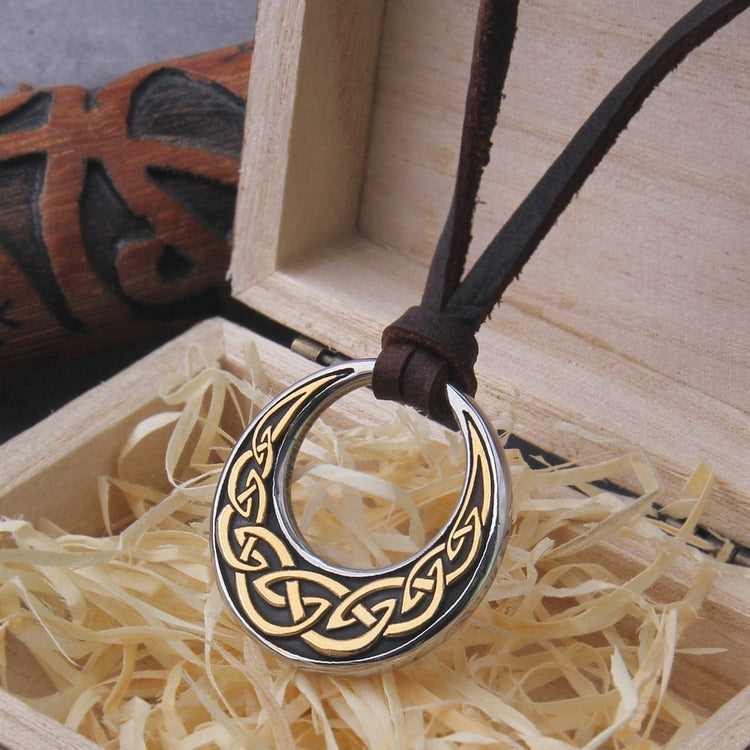 Collier Viking \"Embrasse de la Lune: Pendentif Nœud Celtique\"